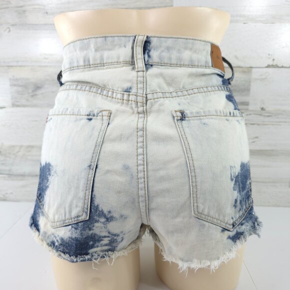 BDG HIGH RISE DREE CHEEKY SHORTS WOMEN'S SIZE 29 W STUDDED VINTAGE WASH *FLAWS* - Picture 4 of 16